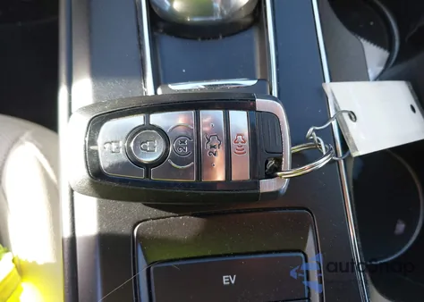 2018 Ford Fusion Energi Titanium from USA, damaged, VIN 3FA6P0SUXJR189785